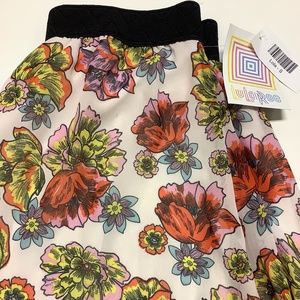Retro feel floral new with tags Lularoe small Lola skirt
